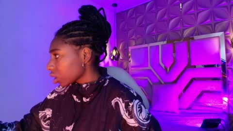 Snapshot of queen_perla_ chatting on 05-04-26, 12:12 online show from 05-04-26, 12:12