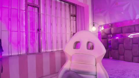 Snapshot of queen_perla_ chatting on 05-10-26, 12:10 online show from 05-10-26, 12:10