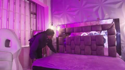 Snapshot of queen_perla_ chatting on 05-14-26, 12:12 online show from 05-14-26, 12:12