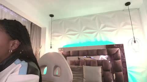 Snapshot of queen_perla_ chatting on 05-23-26, 12:09 online show from 05-23-26, 12:09