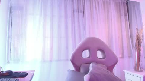Snapshot of queen_perla_ chatting on 06-01-26, 12:07 online show from 06-01-26, 12:07