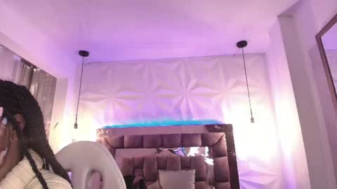 Snapshot of queen_perla_ chatting on 06-11-26, 12:03 online show from 06-11-26, 12:03