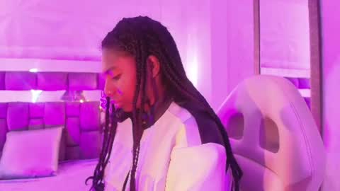 Snapshot of queen_perla_ chatting on 06-13-26, 12:14 online show from 06-13-26, 12:14