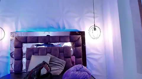 Snapshot of queen_perla_ chatting on 06-26-26, 12:20 online show from 06-26-26, 12:20