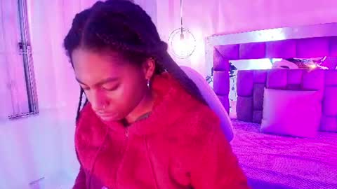Snapshot of queen_perla_ chatting on 06-30-26, 12:39 online show from 06-30-26, 12:39