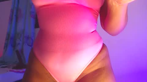 Snapshot of queenalya_ chatting on 09-14-25, 12:43 Ahlya  online show from 09-14-25, 12:43