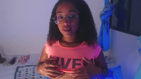 Snapshot of queenalya_ chatting on 09-26-25, 12:03 Ahlya  online show from 09-26-25, 12:03