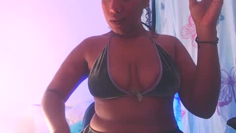 Snapshot of queenalya_ chatting on 09-27-25, 11:21 Ahlya  online show from 09-27-25, 11:21
