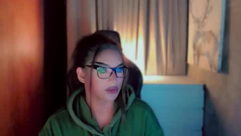 Snapshot of queenarthalia chatting on 03-06-26, 03:03 ARTHA online show from 03-06-26, 03:03