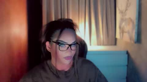 Snapshot of queenarthalia chatting on 03-15-26, 06:19 ARTHA online show from 03-15-26, 06:19