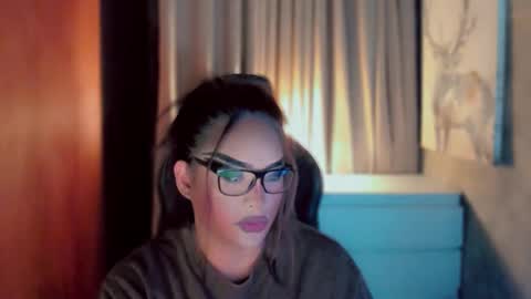 Snapshot of queenarthalia chatting on 03-22-26, 07:01 ARTHA online show from 03-22-26, 07:01