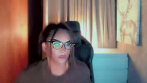 Snapshot of queenarthalia chatting on 03-23-26, 08:40 ARTHA online show from 03-23-26, 08:40
