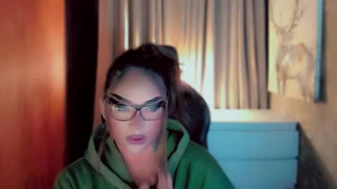 Snapshot of queenarthalia chatting on 03-27-26, 08:30 ARTHA online show from 03-27-26, 08:30