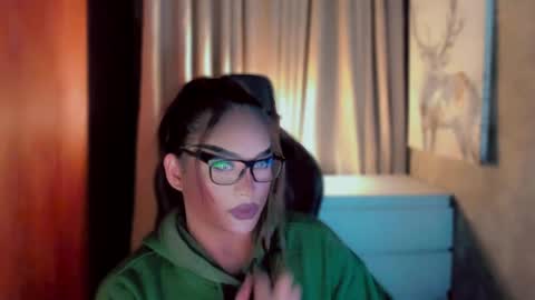 Snapshot of queenarthalia chatting on 03-31-26, 12:01 ARTHA online show from 03-31-26, 12:01