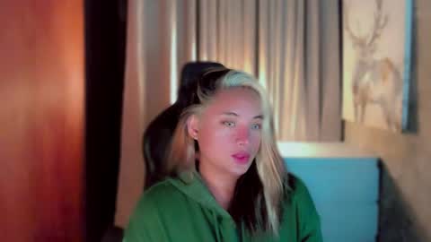 Snapshot of queenarthalia chatting on 04-16-26, 06:52 ARTHA online show from 04-16-26, 06:52