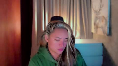 Snapshot of queenarthalia chatting on 05-11-26, 07:11 ARTHA online show from 05-11-26, 07:11