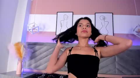 Snapshot of queenbella__ chatting on 07-31-26, 08:52 online show from 07-31-26, 08:52