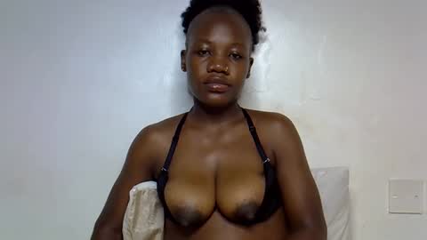 Snapshot of queenbest chatting on 05-31-26, 06:31 Cindy Melahnin online show from 05-31-26, 06:31