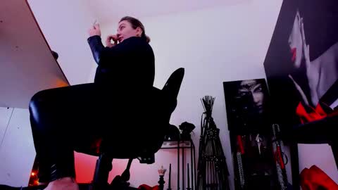 Snapshot of queencatsnow chatting on 01-15-26, 02:38 Misscatsnow online show from 01-15-26, 02:38