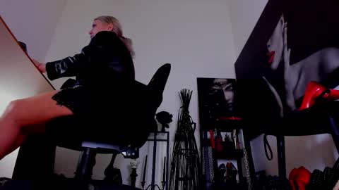 Snapshot of queencatsnow chatting on 02-02-26, 03:05 Misscatsnow online show from 02-02-26, 03:05