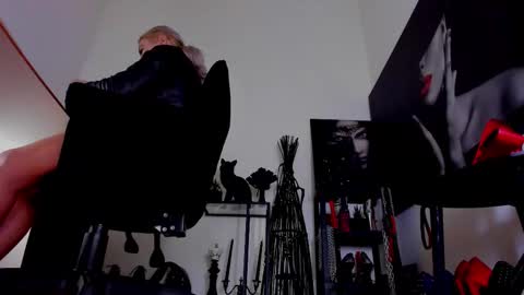 Snapshot of queencatsnow chatting on 02-06-26, 02:16 Misscatsnow online show from 02-06-26, 02:16