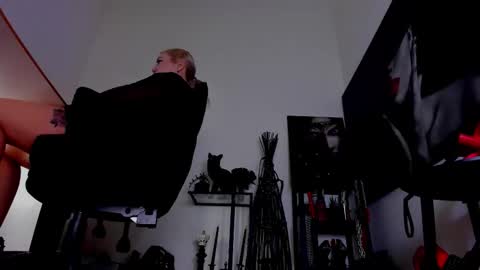 Snapshot of queencatsnow chatting on 02-28-26, 08:48 Misscatsnow online show from 02-28-26, 08:48