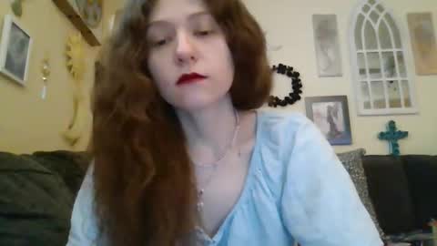 Snapshot of queencrimsonlvx chatting on 04-16-26, 09:15 queencrimsonlvx online show from 04-16-26, 09:15