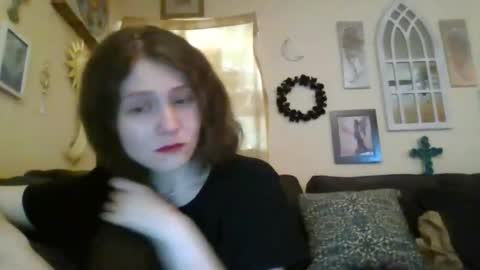 Snapshot of queencrimsonlvx chatting on 04-25-26, 10:07 queencrimsonlvx online show from 04-25-26, 10:07