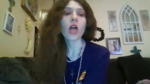 Snapshot of queencrimsonlvx chatting on 05-08-26, 11:15 queencrimsonlvx online show from 05-08-26, 11:15