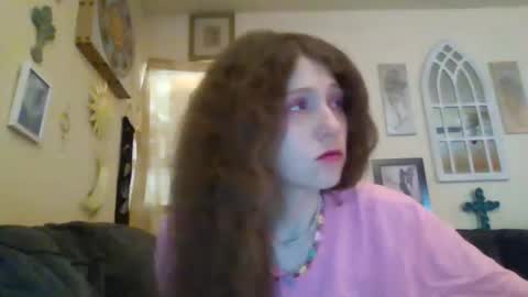 Snapshot of queencrimsonlvx chatting on 05-15-26, 03:02 queencrimsonlvx online show from 05-15-26, 03:02