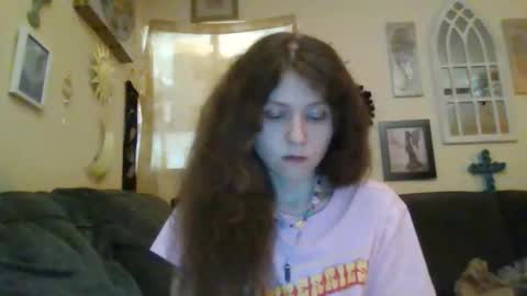 Snapshot of queencrimsonlvx chatting on 05-19-26, 03:57 queencrimsonlvx online show from 05-19-26, 03:57