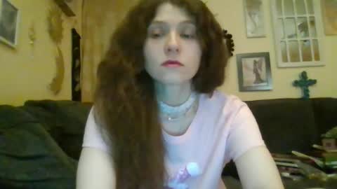 Snapshot of queencrimsonlvx chatting on 05-28-26, 09:17 queencrimsonlvx online show from 05-28-26, 09:17