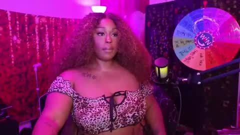 Snapshot of queencroze chatting on 06-17-26, 05:47 Queen Cherise Roze online show from 06-17-26, 05:47