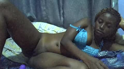 Snapshot of queendivabloom chatting on 07-22-26, 06:43 Diva online show from 07-22-26, 06:43