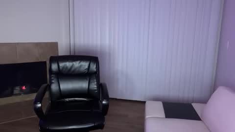 queendomi online show from 12-20-25, 07:26