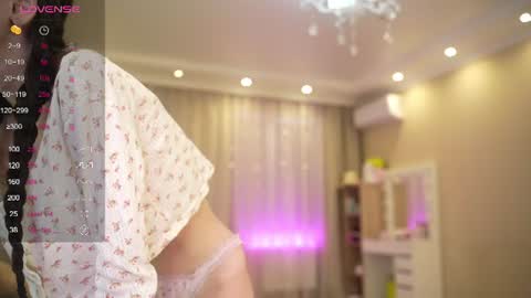 Snapshot of queenelia chatting on 06-18-26, 09:47 Nelly INSTA queenelia online show from 06-18-26, 09:47