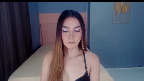 Snapshot of queenemeraldts chatting on 10-30-25, 02:02 queenemeraldts online show from 10-30-25, 02:02