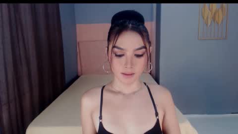 Snapshot of queenemeraldts chatting on 11-11-25, 05:18 queenemeraldts online show from 11-11-25, 05:18