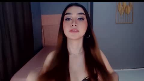 Snapshot of queenemeraldts chatting on 11-20-25, 02:23 queenemeraldts online show from 11-20-25, 02:23