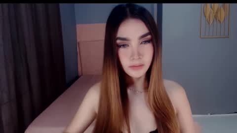 Snapshot of queenemeraldts chatting on 11-21-25, 01:15 queenemeraldts online show from 11-21-25, 01:15