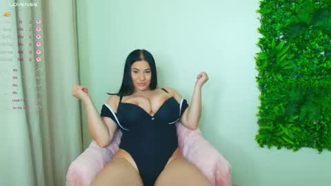 Snapshot of queenevamariaa chatting on 04-23-26, 08:11 Help me to reach 150 K followers online show from 04-23-26, 08:11