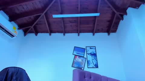 Queen online show from 09-24-25, 07:06