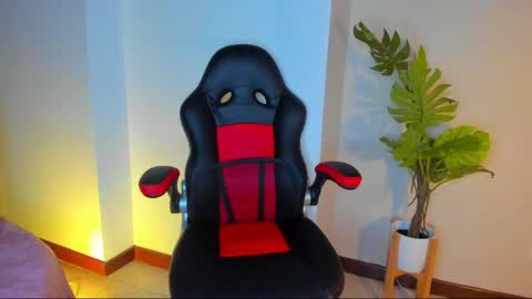 Queen online show from 05-21-26, 06:59