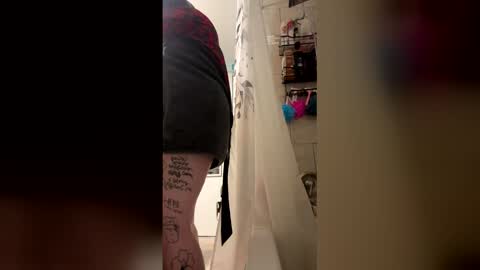 Snapshot of queenjmmannen18 chatting on 04-21-26, 03:02 queenjmmannen18 online show from 04-21-26, 03:02