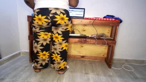 Snapshot of queenkiah chatting on 10-16-25, 07:15 Nina online show from 10-16-25, 07:15