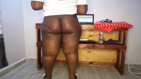 Snapshot of queenkiah chatting on 11-06-25, 08:04 Nina online show from 11-06-25, 08:04