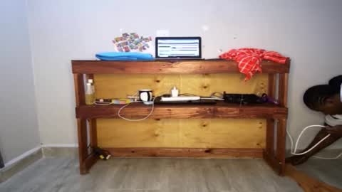 Snapshot of queenkiah chatting on 11-10-25, 04:39 Nina online show from 11-10-25, 04:39