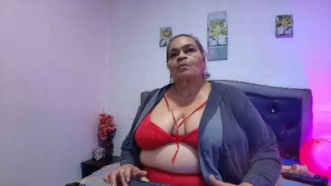 Snapshot of queenmature chatting on 06-16-26, 07:49 VickyBoobss online show from 06-16-26, 07:49