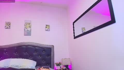 Snapshot of queenmature chatting on 07-07-26, 12:09 VickyBoobss online show from 07-07-26, 12:09