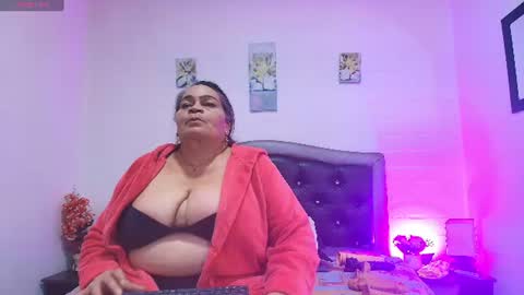 Snapshot of queenmature chatting on 07-15-26, 02:17 VickyBoobss online show from 07-15-26, 02:17